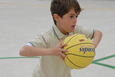 A boy holding a yellow basketball. The Thai for "a boy holding a yellow basketball" is "เด็กผู้ชายถือลูกบาสเกตบอลสีเหลือง". A boy holding a yellow basketball. The Thai for "a boy holding a yellow basketball" is "เด็กผู้ชายถือลูกบาสเกตบอลสีเหลือง".