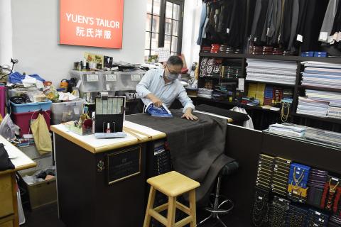 Tailor; dressmaker. The Thai for "tailor; dressmaker" is "ช่างตัดเสื้อ". Tailor; dressmaker. The Thai for "tailor; dressmaker" is "ช่างตัดเสื้อ".