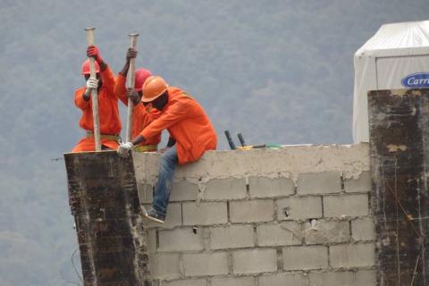 Construction worker; builder. The Thai for "construction worker; builder" is "ช่างก่อสร้าง". Construction worker; builder. The Thai for "construction worker; builder" is "ช่างก่อสร้าง".