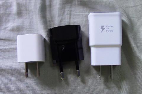 Charger; adapter. The Thai for "charger; adapter" is "ที่ชาร์จ". Charger; adapter. The Thai for "charger; adapter" is "ที่ชาร์จ".