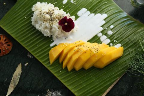 Mango sticky rice. The Thai for "mango sticky rice" is "ข้าวเหนียวมะม่วง". Mango sticky rice. The Thai for "mango sticky rice" is "ข้าวเหนียวมะม่วง".