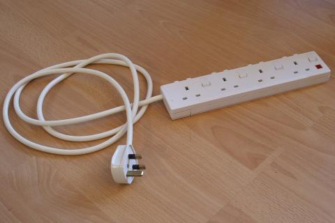 Power strip; extension cord. The Thai for "power strip; extension cord" is "ปลั๊กพ่วง". Power strip; extension cord. The Thai for "power strip; extension cord" is "ปลั๊กพ่วง".