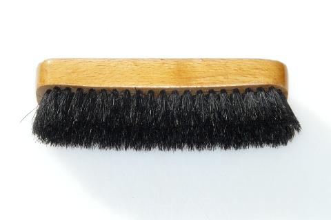 A shoe brush. The Thai for "a shoe brush" is "แปรงขัดรองเท้า". A shoe brush. The Thai for "a shoe brush" is "แปรงขัดรองเท้า".