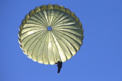 Parachute. The Thai for "parachute" is "ร่มชูชีพ". Parachute. The Thai for "parachute" is "ร่มชูชีพ".