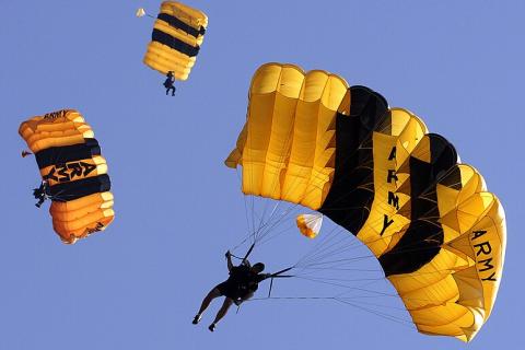 To parachute. The Thai for "to parachute" is "กระโดดร่ม". To parachute. The Thai for "to parachute" is "กระโดดร่ม".