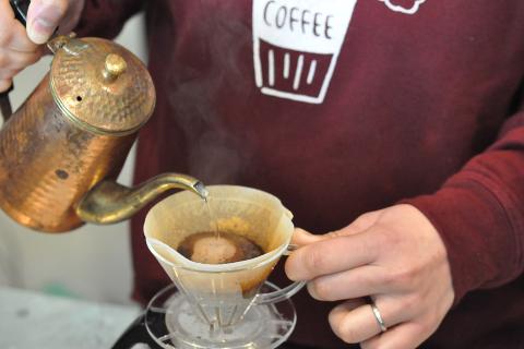 To brew; to make. The Thai for "to brew; to make" is "ชง". To brew; to make. The Thai for "to brew; to make" is "ชง".