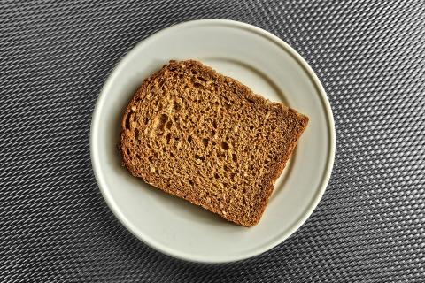 There is a slice of bread on the plate.. The Thai for "There is a slice of bread on the plate." is "มีขนมปังหนึ่งชิ้นอยู่บนจาน". There is a slice of bread on the plate.. The Thai for "There is a slice of bread on the plate." is "มีขนมปังหนึ่งชิ้นอยู่บนจาน".
