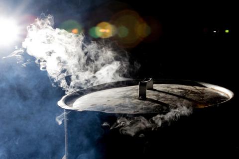 Vapour; steam. The Thai for "vapour; steam" is "ไอ". Vapour; steam. The Thai for "vapour; steam" is "ไอ".