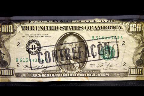 This is a counterfeit banknote.. The Thai for "This is a counterfeit banknote." is "นี่คือธนบัตรปลอม". This is a counterfeit banknote.. The Thai for "This is a counterfeit banknote." is "นี่คือธนบัตรปลอม".