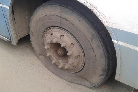 A flat tyre. The Thai for "a flat tyre" is "ยางแบน". A flat tyre. The Thai for "a flat tyre" is "ยางแบน".