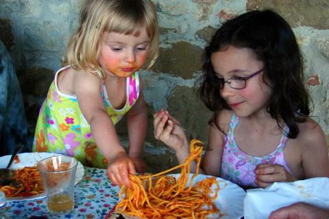Kids love spaghetti.. The Thai for "Kids love spaghetti." is "เด็กๆชอบสปาเกตตี". Kids love spaghetti.. The Thai for "Kids love spaghetti." is "เด็กๆชอบสปาเกตตี".