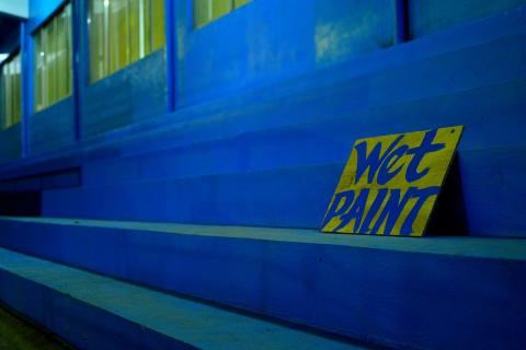 The paint is still wet.. The Thai for "The paint is still wet." is "สียังไม่แห้ง". The paint is still wet.. The Thai for "The paint is still wet." is "สียังไม่แห้ง".