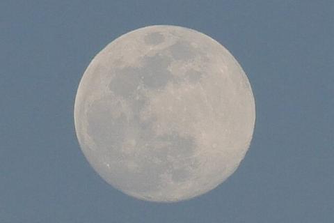 Full moon. The Thai for "full moon" is "พระจันทร์เต็มดวง". Full moon. The Thai for "full moon" is "พระจันทร์เต็มดวง".