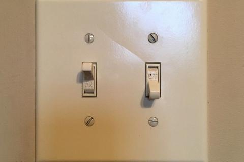 Switch. The Thai for "switch" is "สวิตช์". Switch. The Thai for "switch" is "สวิตช์".