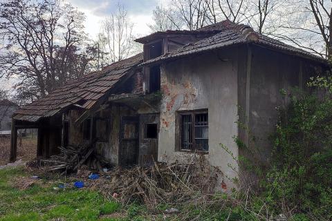 Abandoned house. The Thai for "abandoned house" is "บ้านร้าง". Abandoned house. The Thai for "abandoned house" is "บ้านร้าง".