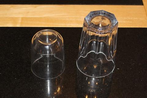 Two glasses of water were upside down.. The Thai for "Two glasses of water were upside down." is "แก้วน้ำสองใบคว่ำอยู่". Two glasses of water were upside down.. The Thai for "Two glasses of water were upside down." is "แก้วน้ำสองใบคว่ำอยู่".
