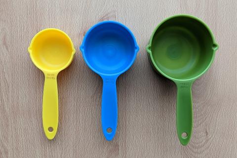 A measuring cup. The Thai for "a measuring cup" is "ถ้วยตวง". A measuring cup. The Thai for "a measuring cup" is "ถ้วยตวง".