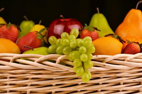 Fruit. The Ukrainian for "fruit" is "фрукти". Fruit. The Ukrainian for "fruit" is "фрукти".